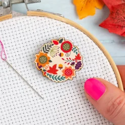 Hawthorn Handmade Autumn Leaves Magnetic Needle Holder
