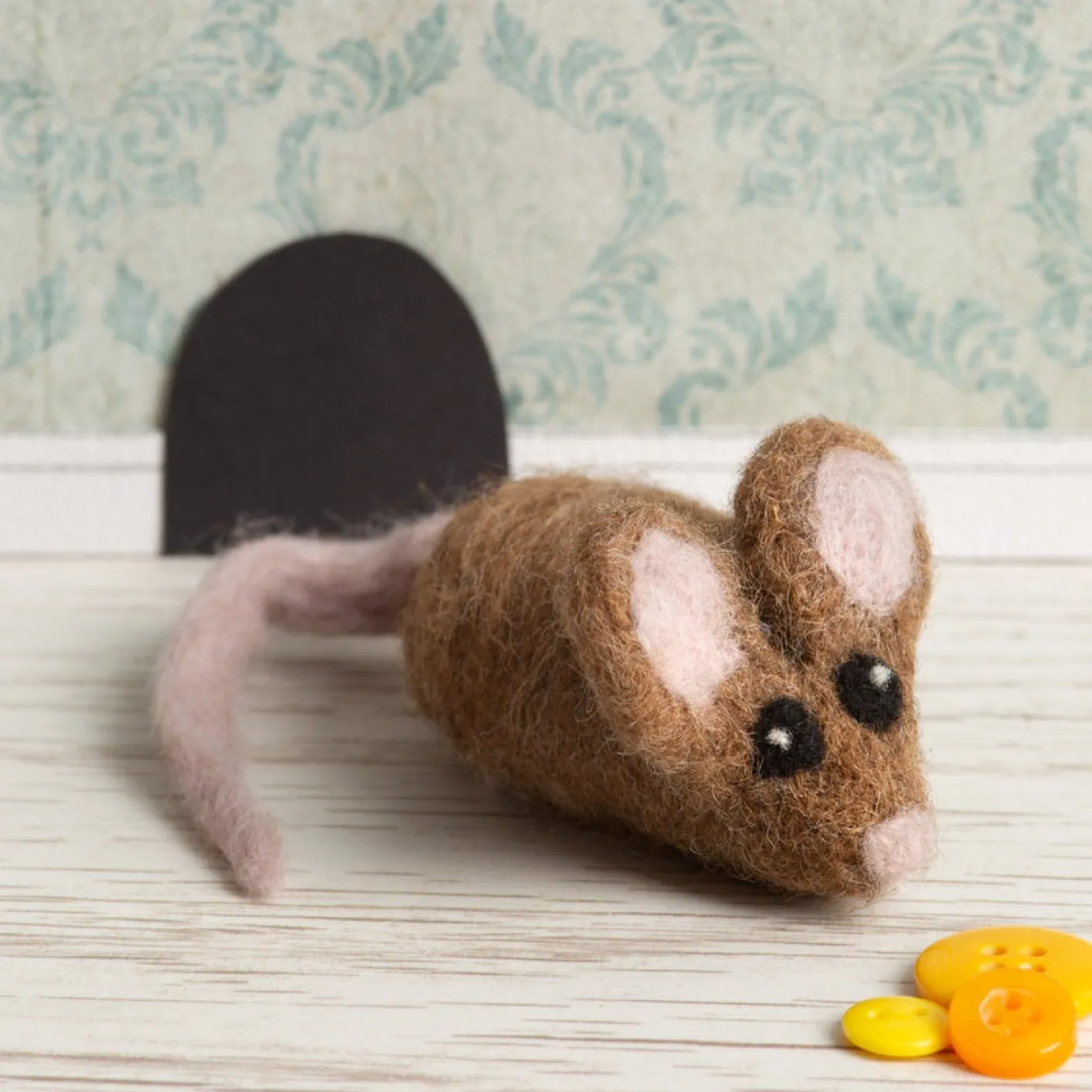 Hawthorn Handmade Brown Mouse Brooch Felting Kit