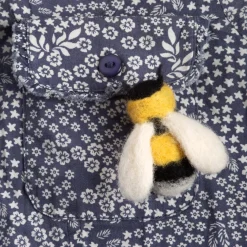 Hawthorn Handmade Bumblebee Brooch Felting Kit
