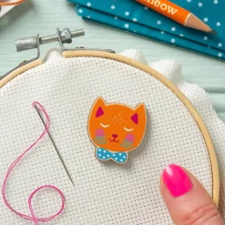 Hawthorn Handmade Cat Magnetic Needle Holder