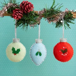 Hawthorn Handmade Christmas Baubles Felt Craft Kit