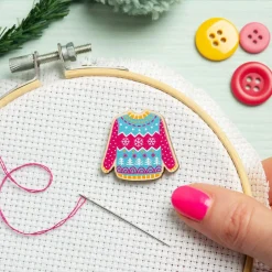 Hawthorn Handmade Christmas Jumper Magnetic Needle Holder