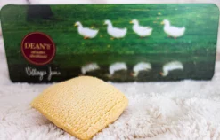 Dean's of Huntley Shortbread 'Eight Little Ducks' All Butter Shortbread Squares 180g