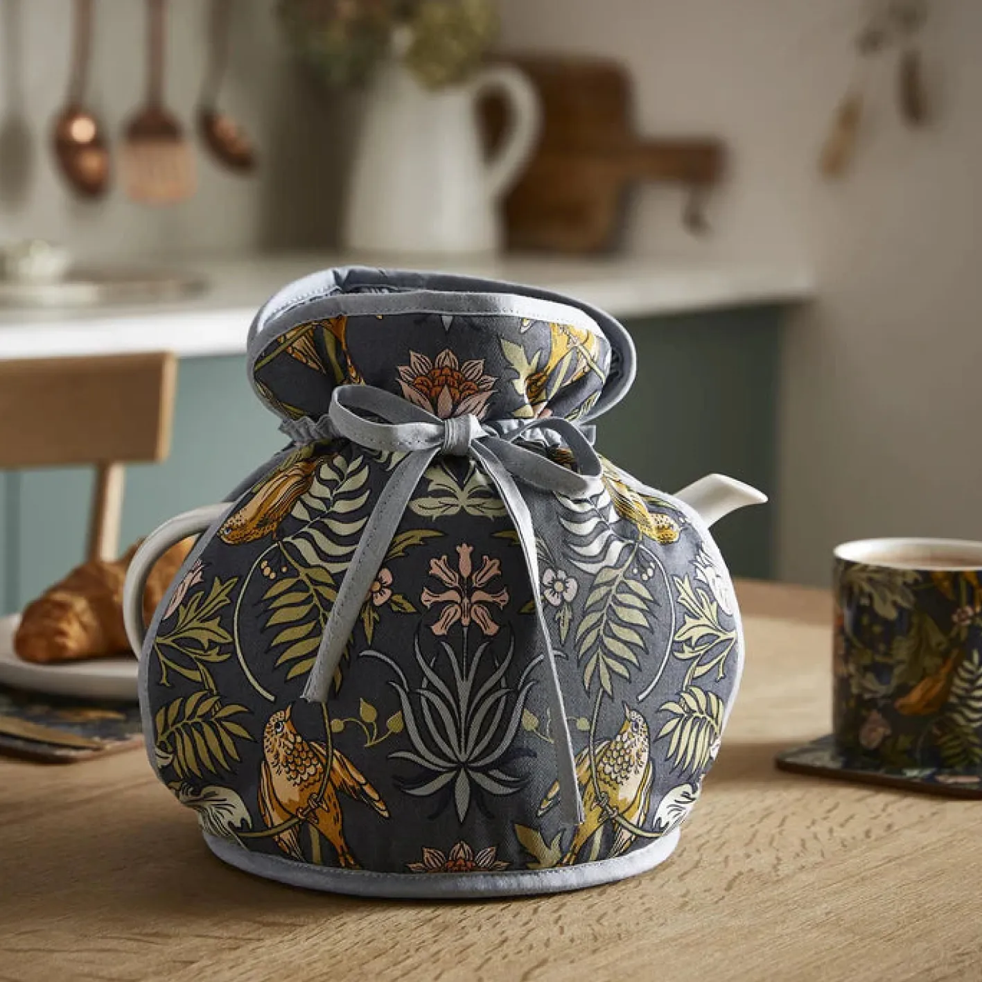Ulster Weavers Finch & Flower Muff Tea Cosy