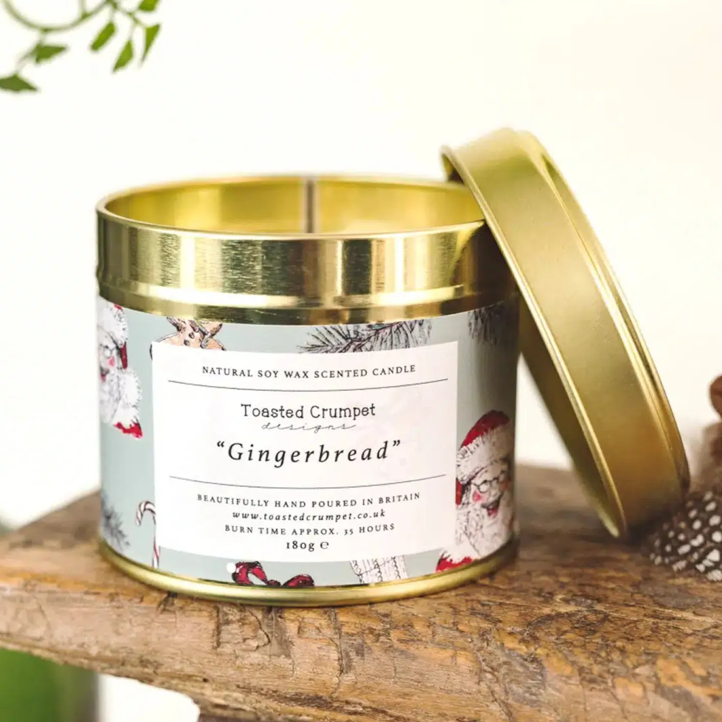 Toasted Crumpet Gingerbread Candle in a Matte Gold Tin