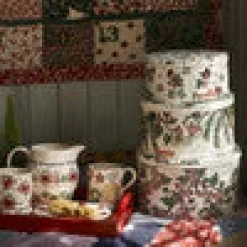 Emma Bridgewater Hawthorn Berries Set of 3 Round Cake Tins