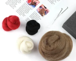 Hawthorn Handmade Robins Needle Felting Kit
